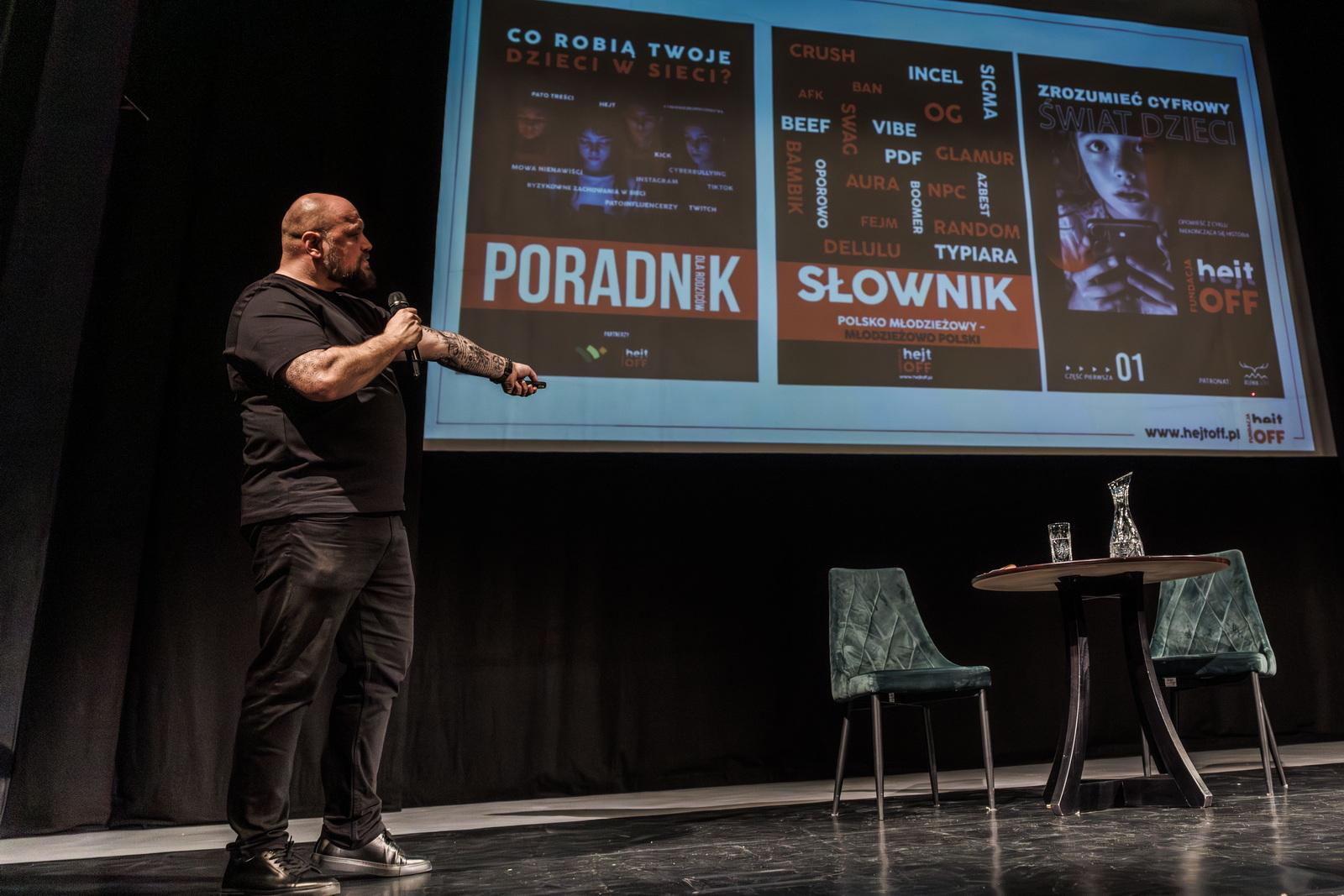 Wojna z pato–influencerami w Jeleniej Górze