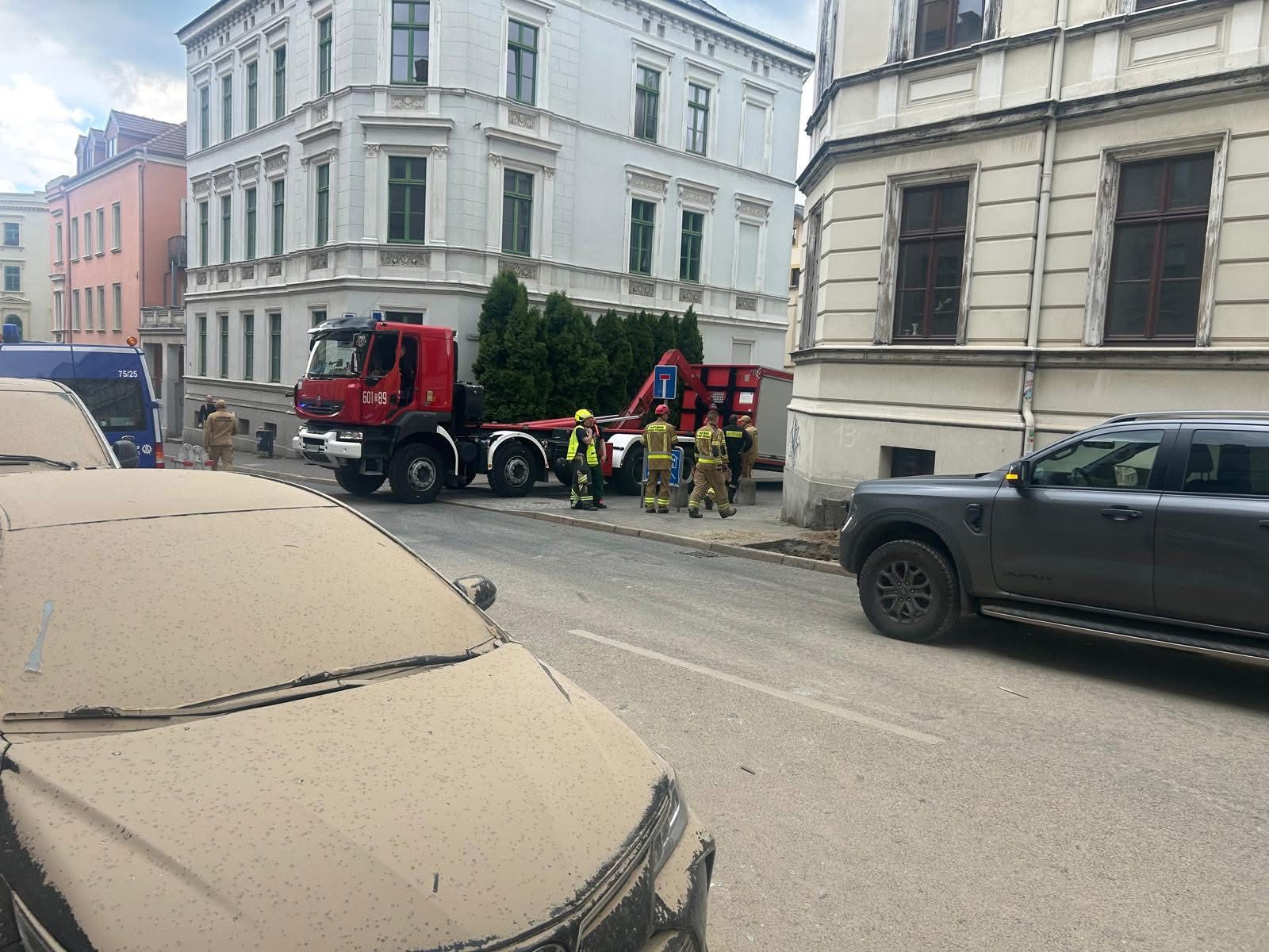 Wciąż szukają zaginionych. Polacy wspierają działania przy katastrofie!