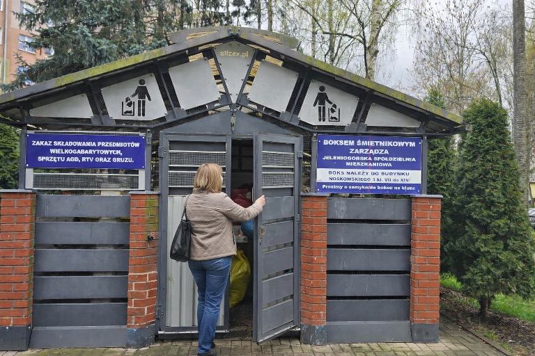 Śmietnik przy Noskowskiego jak nowy
