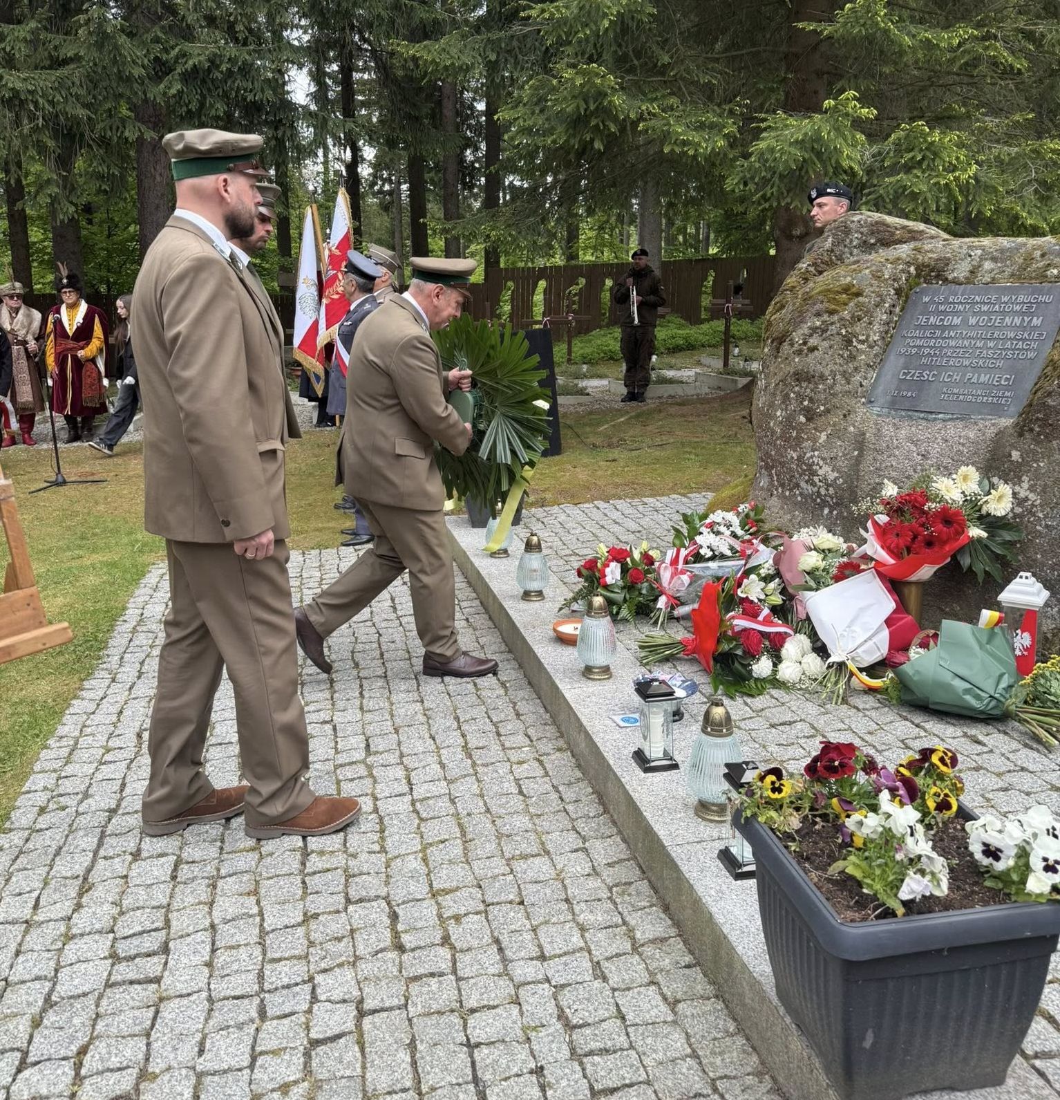 Borowice: pamięć o jeńcach i ofiarach wojny