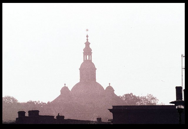 Kościół garnizonowy z perspektywy ulicy Górnej. Rok 1992.