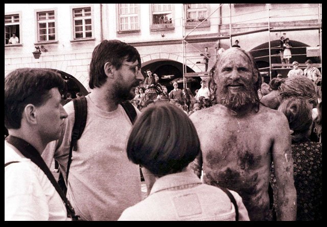 Jacek Jaśko podczas Międzynarodowego Festiwalu Teatrów Ulicznych – Jelenia Góra 1994.