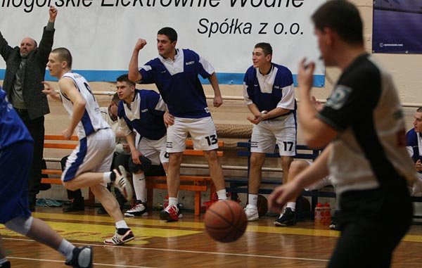 koszykarze-sudetow-zdeklasowali-rywala-na-starcie-play-off-o-i-lige-14214