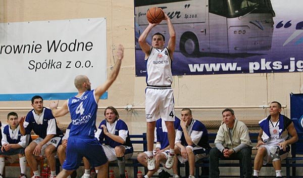 koszykarze-sudetow-zdeklasowali-rywala-na-starcie-play-off-o-i-lige-14214