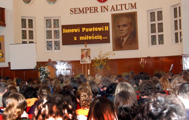 uczniowie-pamietali-o-papiezu-14294