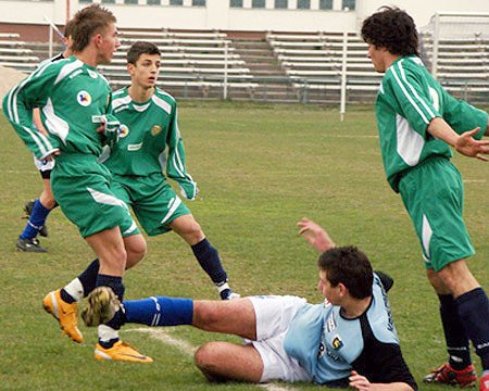 juniorzy-karkonoszy-przegrali-z-silnym-rywalem-14337
