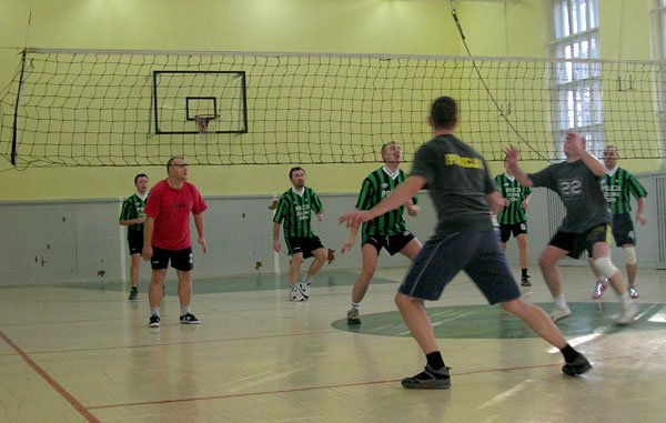 Uprawianie sportu pomaga wielu policjantom w utrzymaniu dobrej kondycji fizycznej.