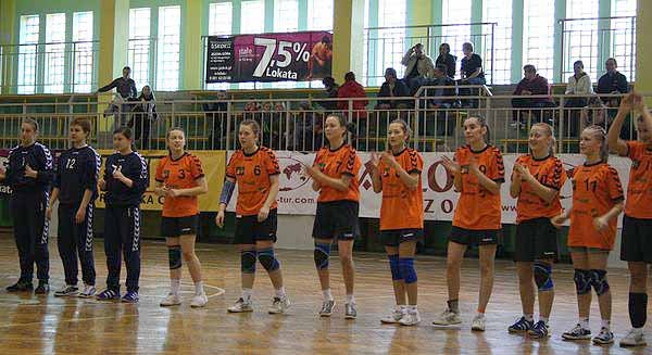 pewna-wygrana-i-awans-juniorek-modszych-finepharmu-14441