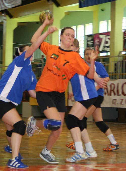 pewna-wygrana-i-awans-juniorek-modszych-finepharmu-14441