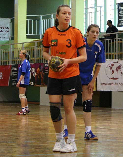 pewna-wygrana-i-awans-juniorek-modszych-finepharmu-14441