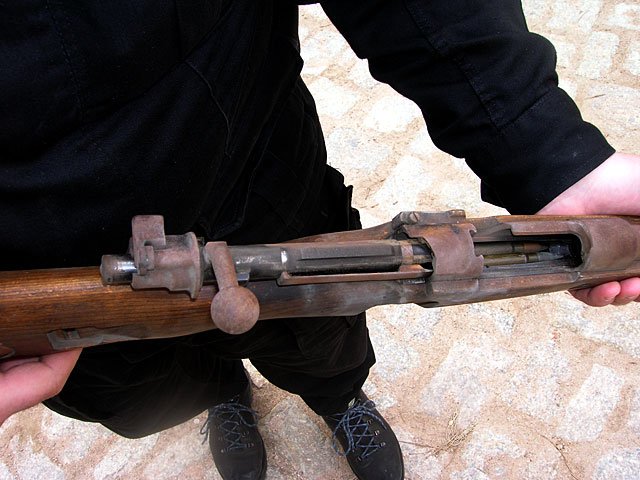 Mauser przeleżał na strychu przez ponad 60 lat. Kto go tam ukrył? Pozostanie tajemnicą.