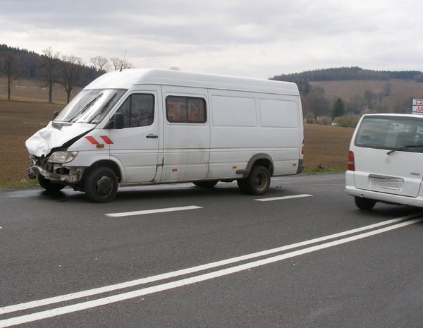wypadek-przed-barcinkiem-sa-ranni-14545