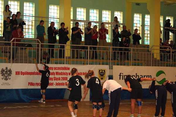 wypadek-przy-pracy-modych-szczypiornistek-finepharmu-14703