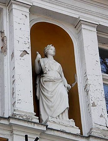 Takie rzeźby wciąż stanowią pokusę dla złodziei i przemytników.