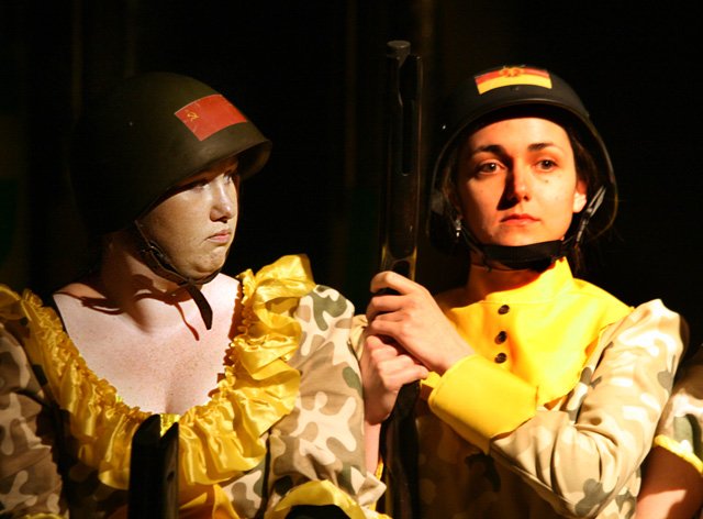 wojna-w-rytmie-disco-na-fina-pestki-14750