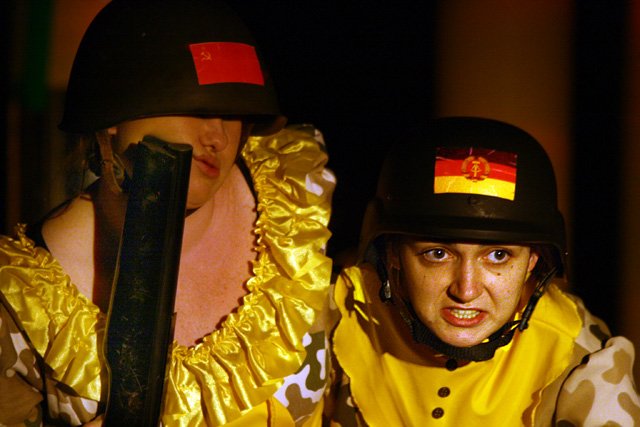 wojna-w-rytmie-disco-na-fina-pestki-14750