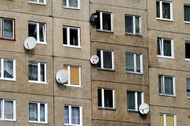 Anonimowość w blokowiskach wykorzystują przestępcy.