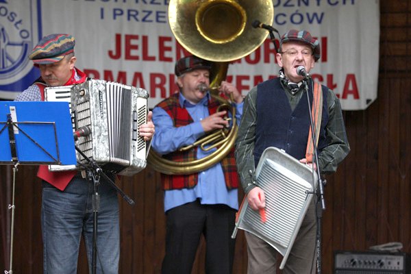 deszczowy-jarmark-w-parku-zdrojowym-15071