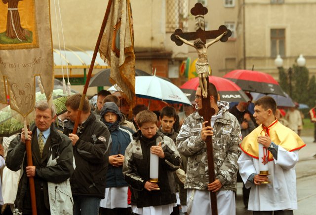 w-deszczu-manifestowali-wiare-15136