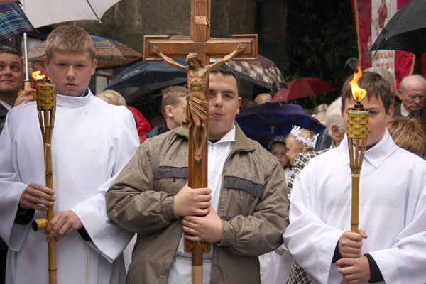 w-deszczu-manifestowali-wiare-15136
