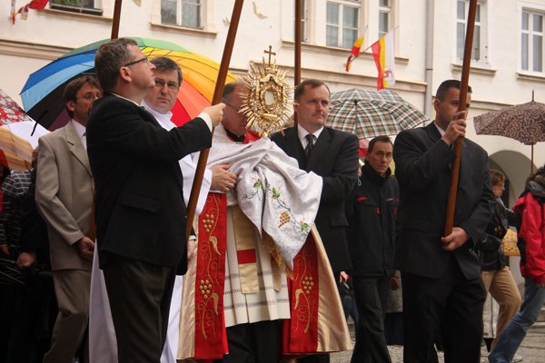 w-deszczu-manifestowali-wiare-15136