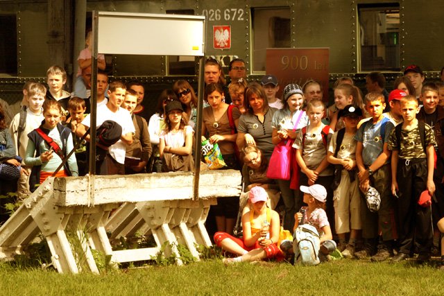 ruszya-maszyna-po-szynach-ospale-15261