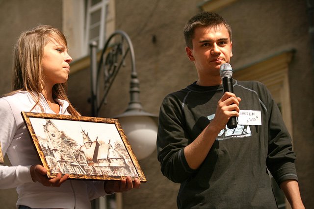 parafia-pozytywnie-zakrecona-rozbawiaa-srodmiescie-15420