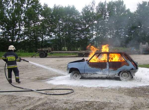 kraksa-pod-sosnowka-strazacy-uratowali-poszkodowanych-15507