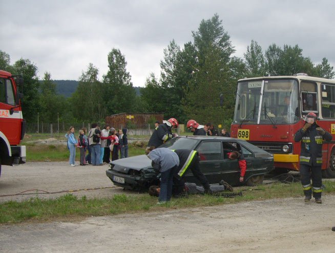 kraksa-pod-sosnowka-strazacy-uratowali-poszkodowanych-15507