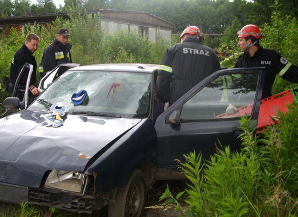 kraksa-pod-sosnowka-strazacy-uratowali-poszkodowanych-15507