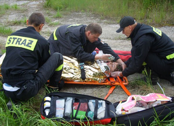 kraksa-pod-sosnowka-strazacy-uratowali-poszkodowanych-15507
