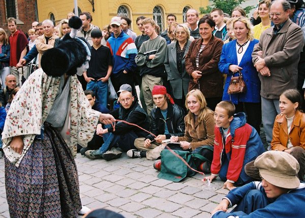 buskersi-porzadza-ulicami-w-jelonce-15572