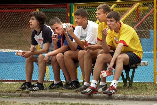 czarne-chmury-nad-basenem-w-pierwszy-dzien-lata-15639