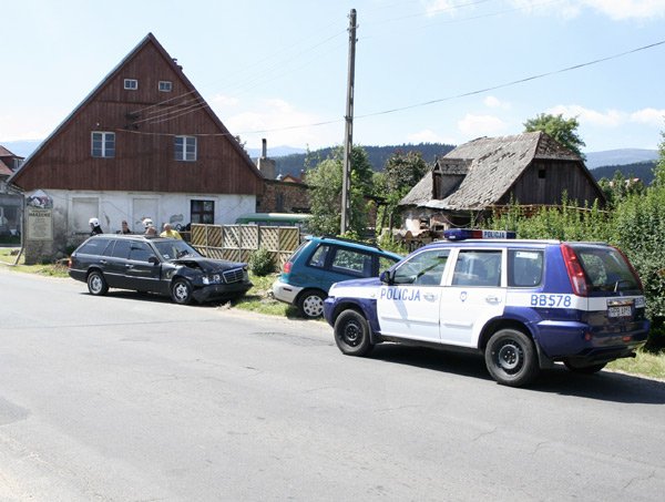 mitsubishi-rozbity-bo-niemka-sie-zagapia-15650