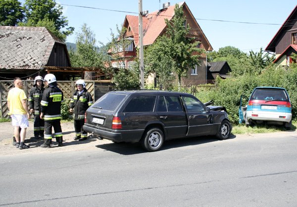 mitsubishi-rozbity-bo-niemka-sie-zagapia-15650