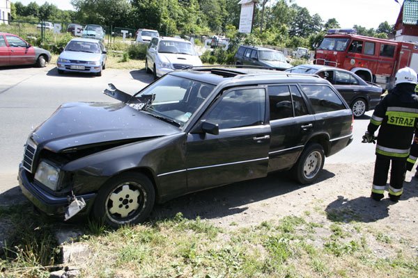 mitsubishi-rozbity-bo-niemka-sie-zagapia-15650
