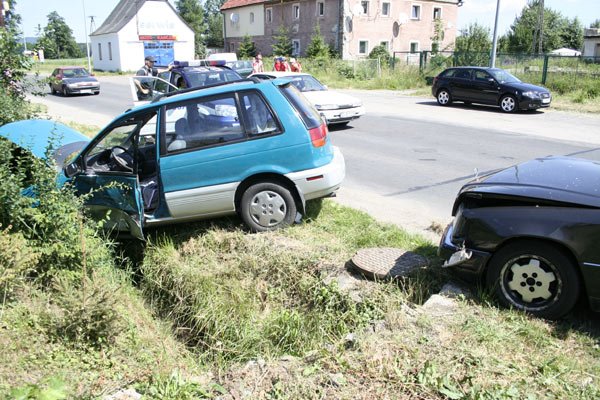 mitsubishi-rozbity-bo-niemka-sie-zagapia-15650