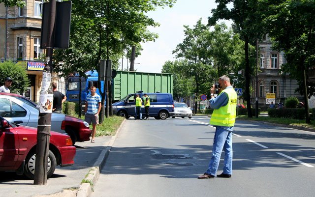 wypadek-w-centrum-pieszy-wszed-prosto-pod-koa-15666