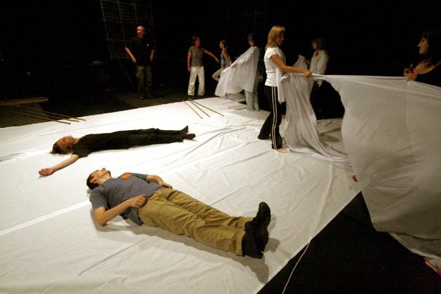walka-i-porwanie-w-teatrze-cieni-15931