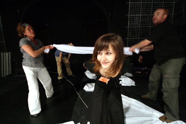 walka-i-porwanie-w-teatrze-cieni-15931