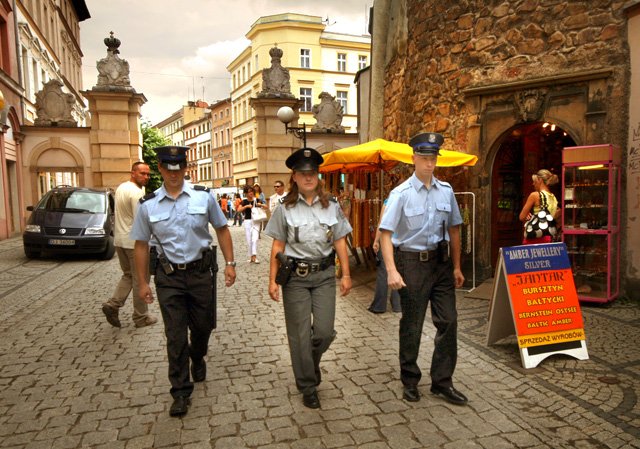 Mieszany patrol posko–czeski przy Bramie Wojanowskiej.