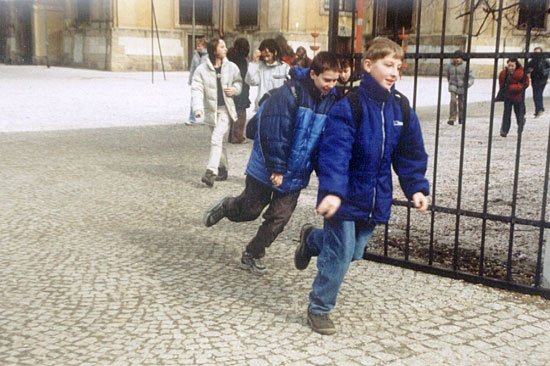 Po zakończonych naukach przed kościołem garnizonowym.