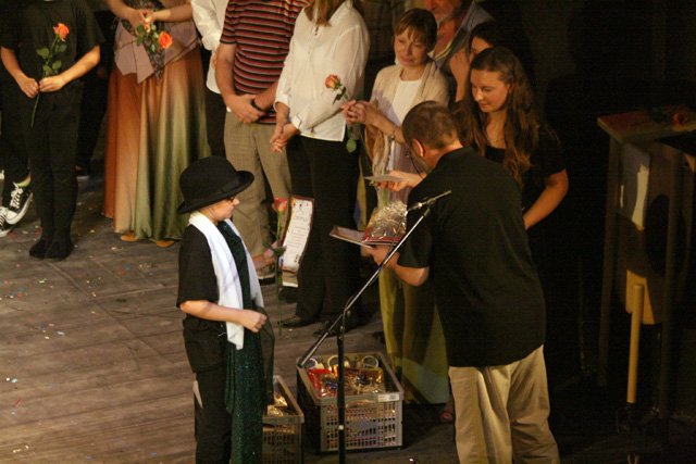 sukces-premiery-jelonkow-modzi-z-certyfikatami-aktorskimi-16286