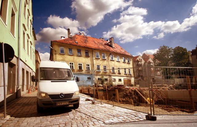 Ulica Mroczna stanie się jedną z najwężych uliczek na starówce. Kamienice zostaną zbudowane na linii czoła budynku dawnego browaru.