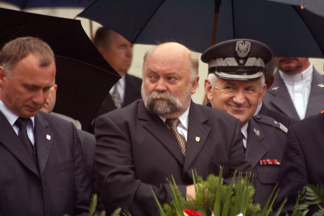 honory-wojskowym-pod-parasolami-16497