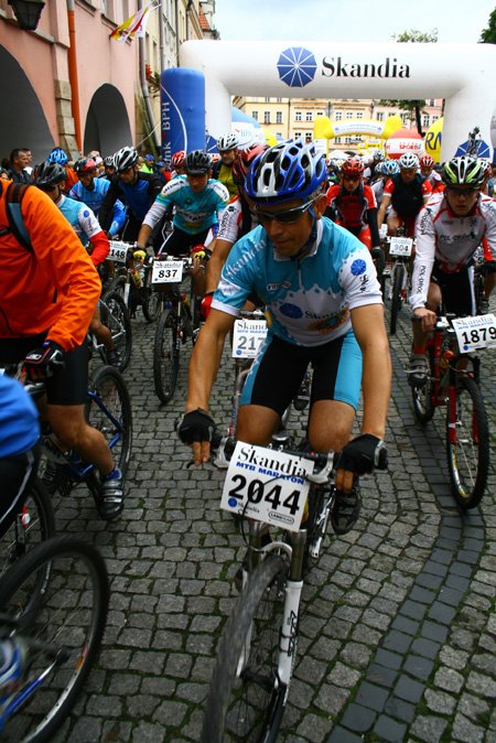 rowerzysci-w-roznym-wieku-aczcie-sie-16519