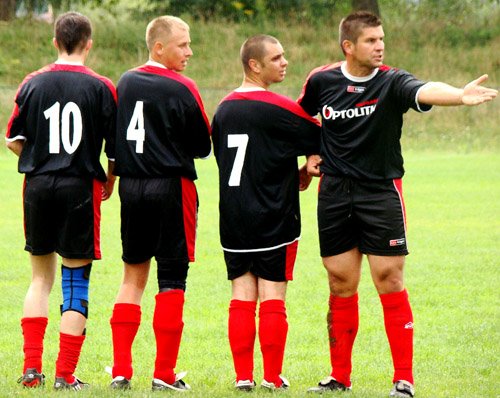 chojnik-wygrywa-na-inauguracje-lolek-bohaterem-meczu-16634