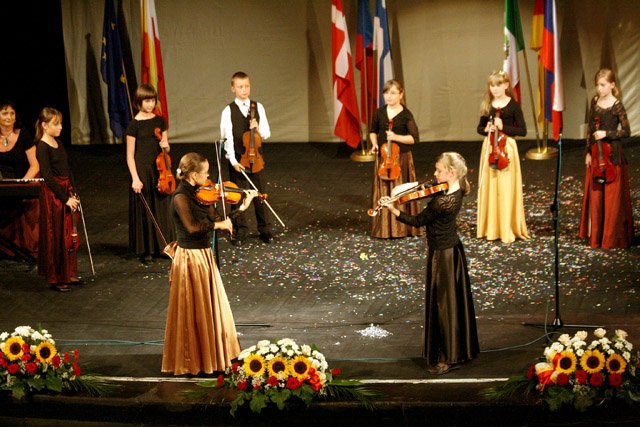 deszcz-zaszczytow-i-moc-honorow-16876