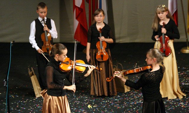 deszcz-zaszczytow-i-moc-honorow-16876