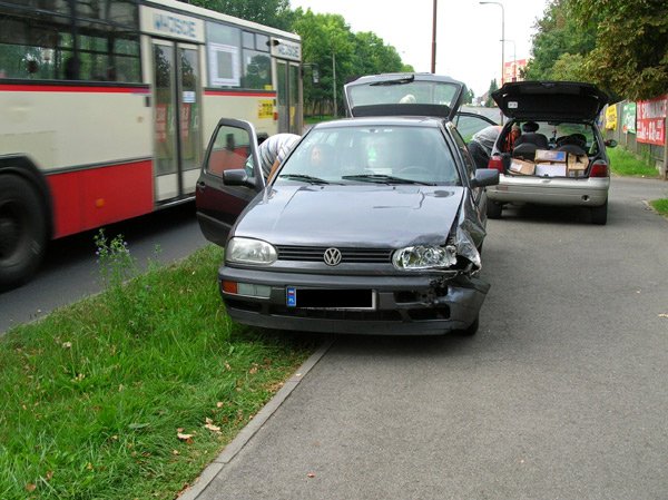 wjechaa-pod-volkswagena-trafia-do-szpitala-16981
